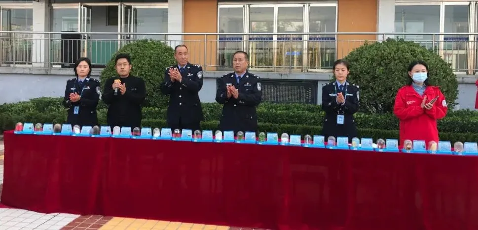 “彩虹禁毒宣传车 三晋巡展万里行 ”走进万荣县实验中学开展毒品预防宣传活动 “彩虹禁毒宣传车 三晋巡展万里行 ”走进万荣县实验中学开展毒品预防宣传活动