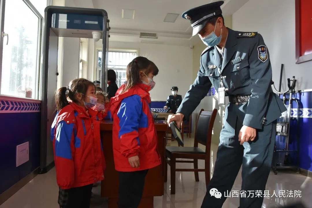 【宪法宣传】万荣萌娃进法院共筑法治梦 【宪法宣传】万荣萌娃进法院共筑法治梦