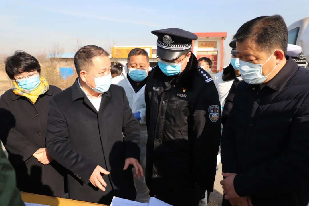 李玉林、张琼督导检查疫情防控工作并慰问一线公安民警 李玉林、张琼督导检查疫情防控工作并慰问一线公安民警