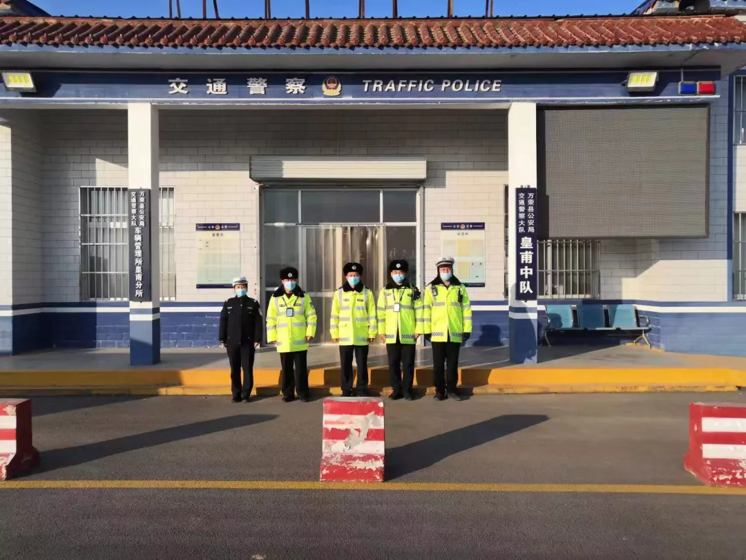 【万象更新 守护依旧】万荣交警永远在您身边 【万象更新 守护依旧】万荣交警永远在您身边