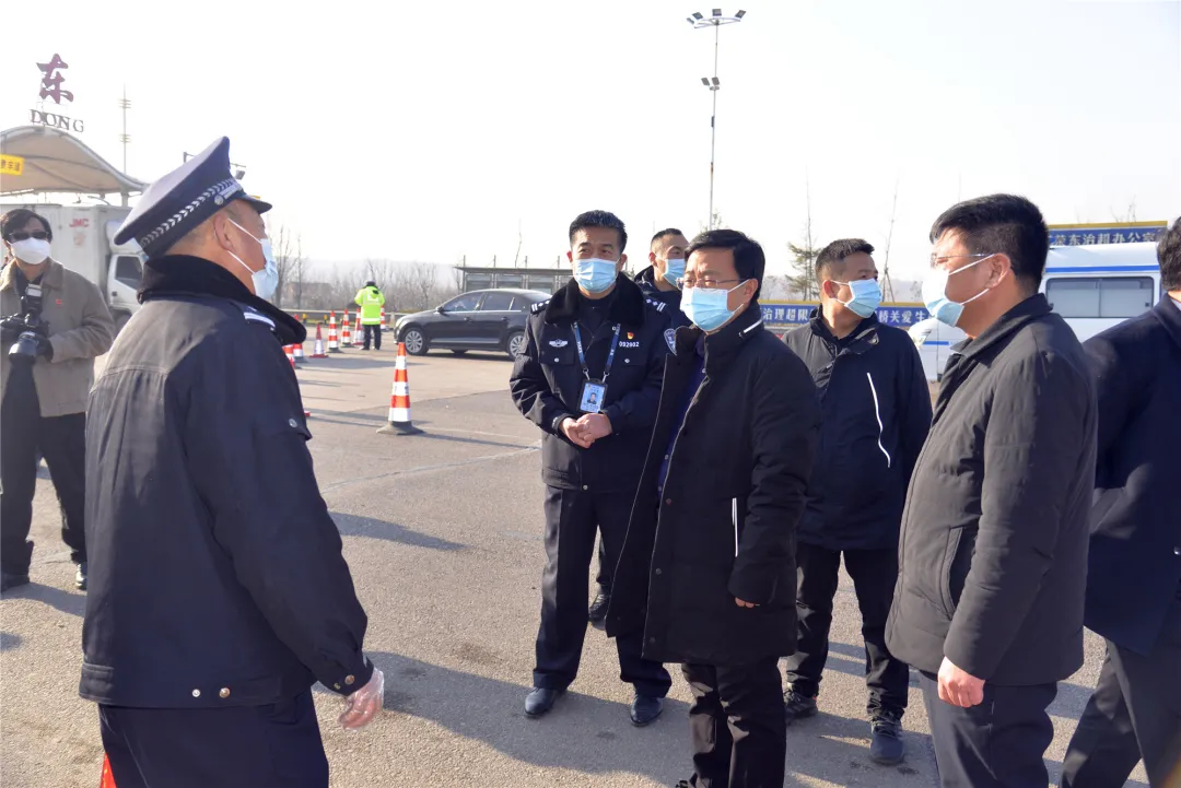 知责于心 担责于身 履责于行——万荣公安民警元旦坚守疫情防控第一线 知责于心 担责于身 履责于行——万荣公安民警元旦坚守疫情防控第一线