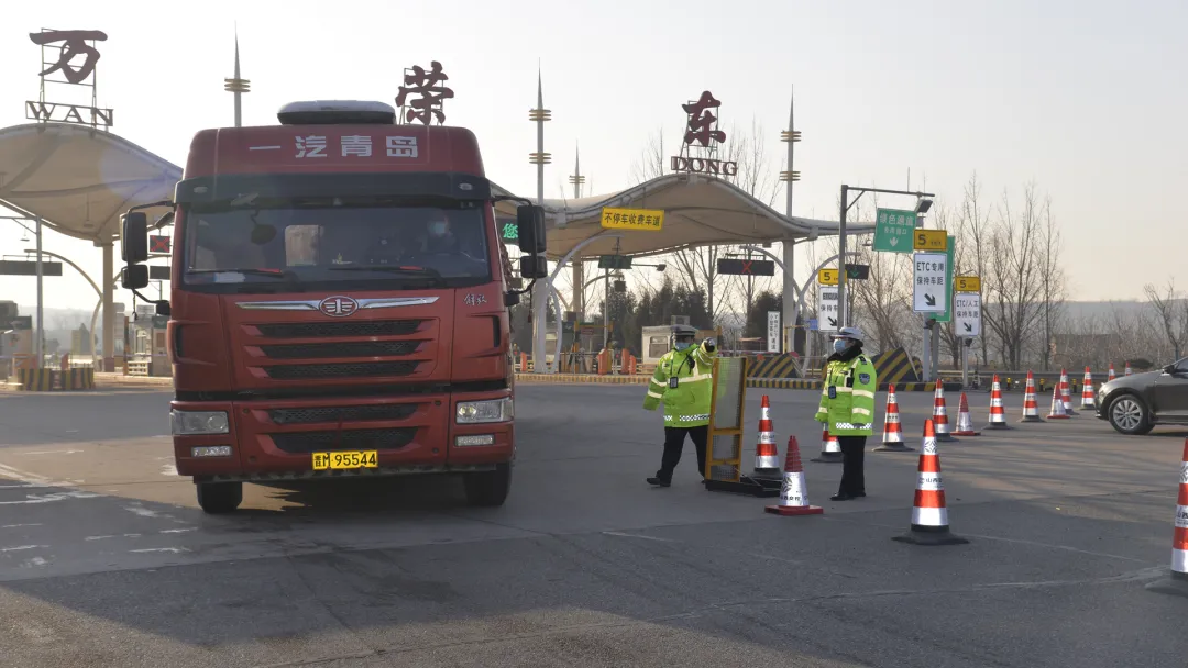 知责于心 担责于身 履责于行——万荣公安民警元旦坚守疫情防控第一线 知责于心 担责于身 履责于行——万荣公安民警元旦坚守疫情防控第一线