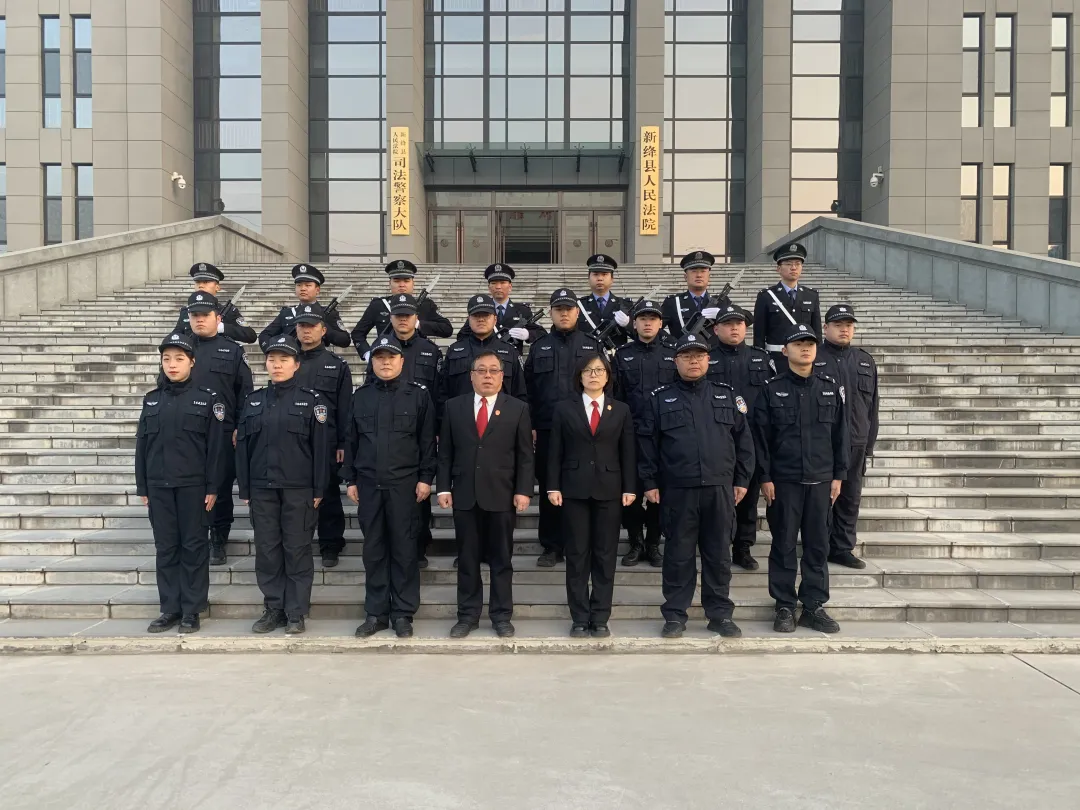 新绛法院举行庆元旦升国旗仪式 新绛法院举行庆元旦升国旗仪式