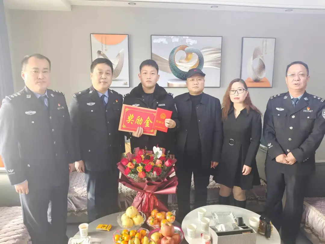 【你好,警察节】熔铸忠诚警魂 激励使命担当万荣公安庆祝2022年中国人民警察节 【你好,警察节】熔铸忠诚警魂 激励使命担当万荣公安庆祝2022年中国人民警察节