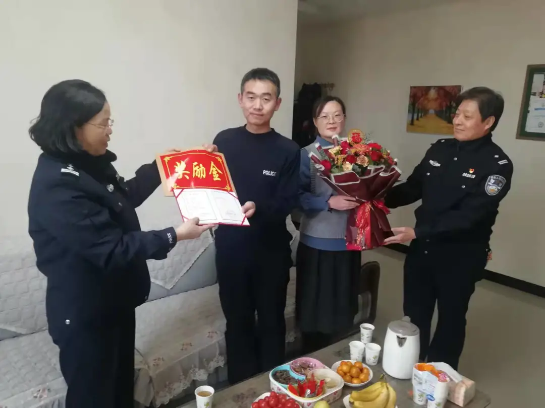 【你好,警察节】熔铸忠诚警魂 激励使命担当万荣公安庆祝2022年中国人民警察节 【你好,警察节】熔铸忠诚警魂 激励使命担当万荣公安庆祝2022年中国人民警察节