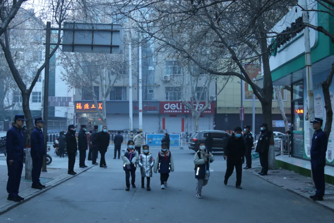 【致敬警察节】护学保安全 携手促和谐 【致敬警察节】护学保安全 携手促和谐
