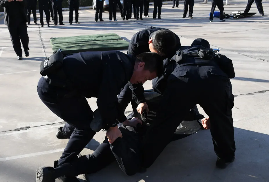 万荣公安练兵强警筑平安
