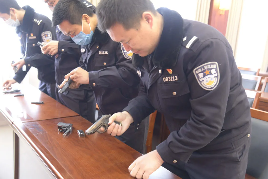 万荣公安练兵强警筑平安