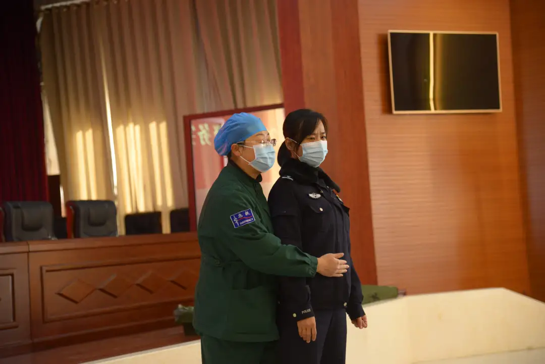 万荣公安练兵强警筑平安