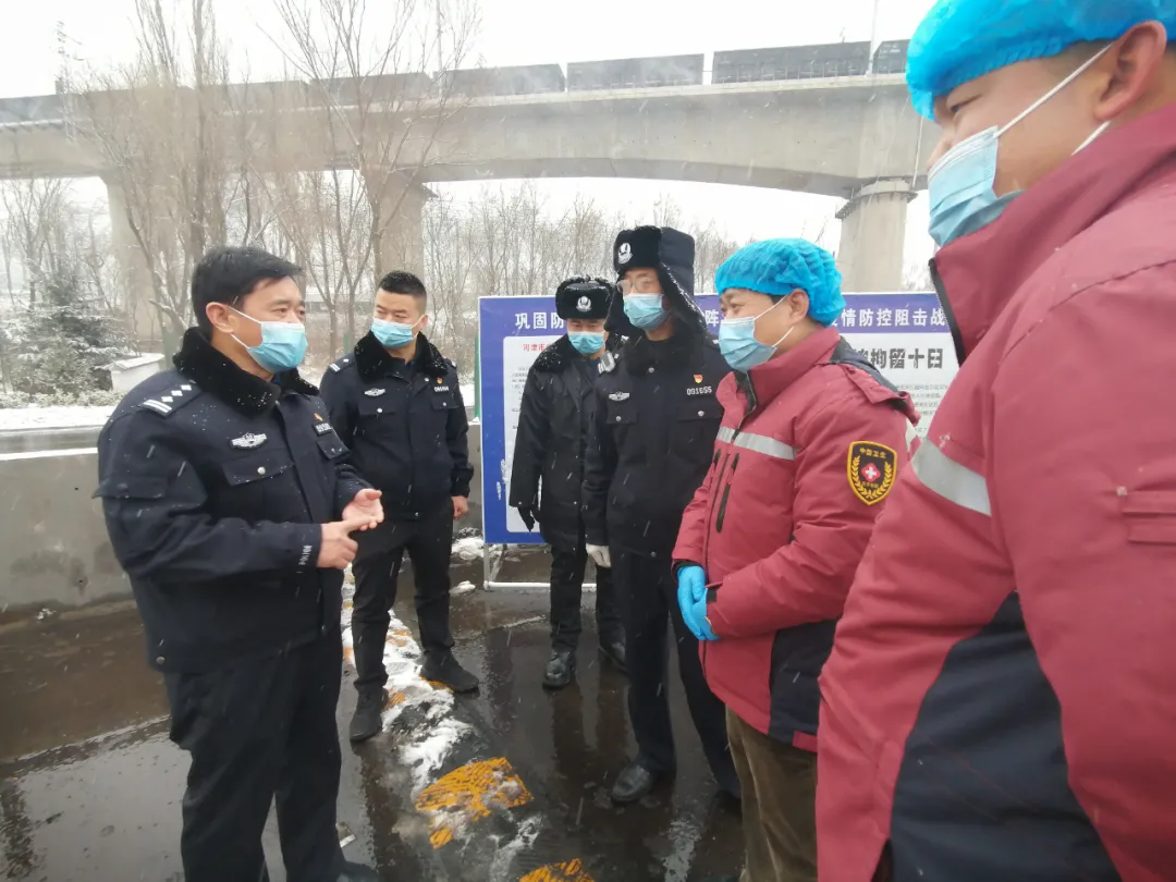 【风雪“疫”线】看这挺立的“雪警”，便是人们最安心的希望