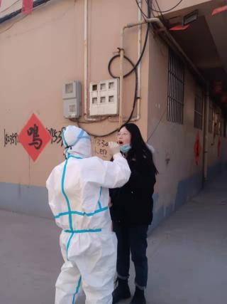 穿梭在大街小巷的“蓝色守护” 穿梭在大街小巷的“蓝色守护”