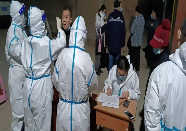 穿梭在大街小巷的“蓝色守护” 穿梭在大街小巷的“蓝色守护”