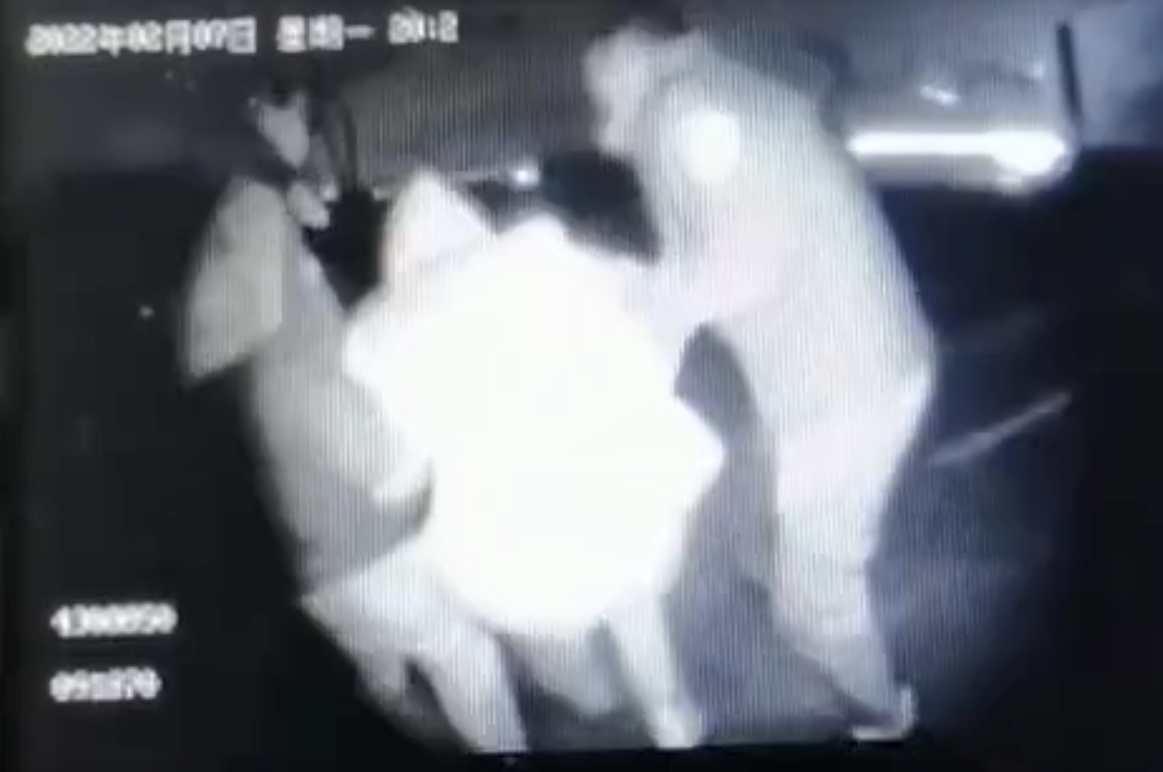 河津市公安民警及时救助一轻生女孩 河津市公安民警及时救助一轻生女孩