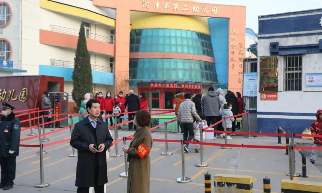 【护学岗】开学第一天！河津各校园门口是这样的……