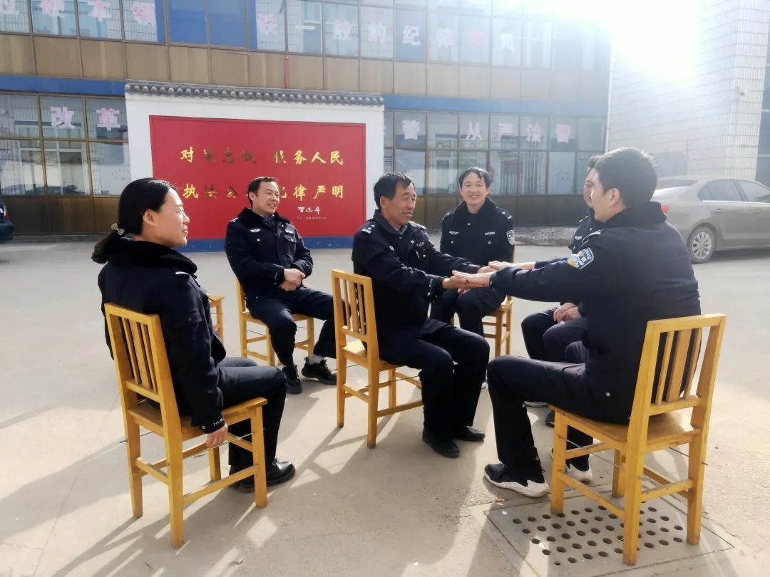 国家二级心理咨询师娄艳萍到万荣高村派出所开展团体心理辅导 国家二级心理咨询师娄艳萍到万荣高村派出所开展团体心理辅导