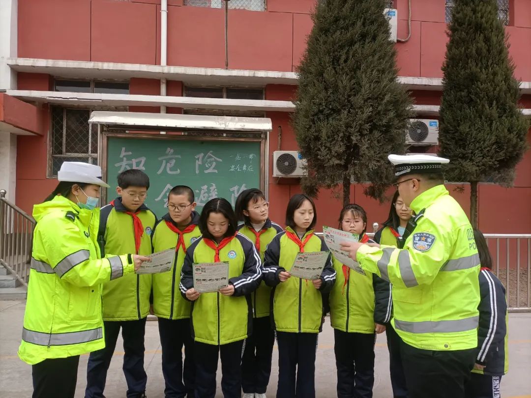 新绛交警:查+宣筑牢交通安全防线 新绛交警:查+宣筑牢交通安全防线