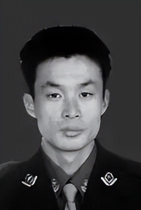 “长大后我就成了你”!追思全国公安二级英雄模范稷山县公安局民警黄云峰 “长大后我就成了你”!追思全国公安二级英雄模范稷山县公安局民警黄云峰