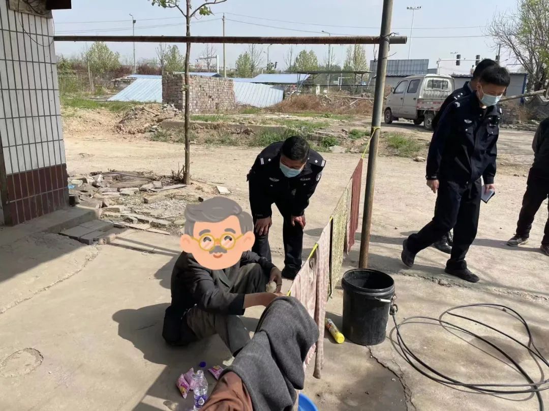 警心暖民心 民警及时救助走失老人 警心暖民心 民警及时救助走失老人