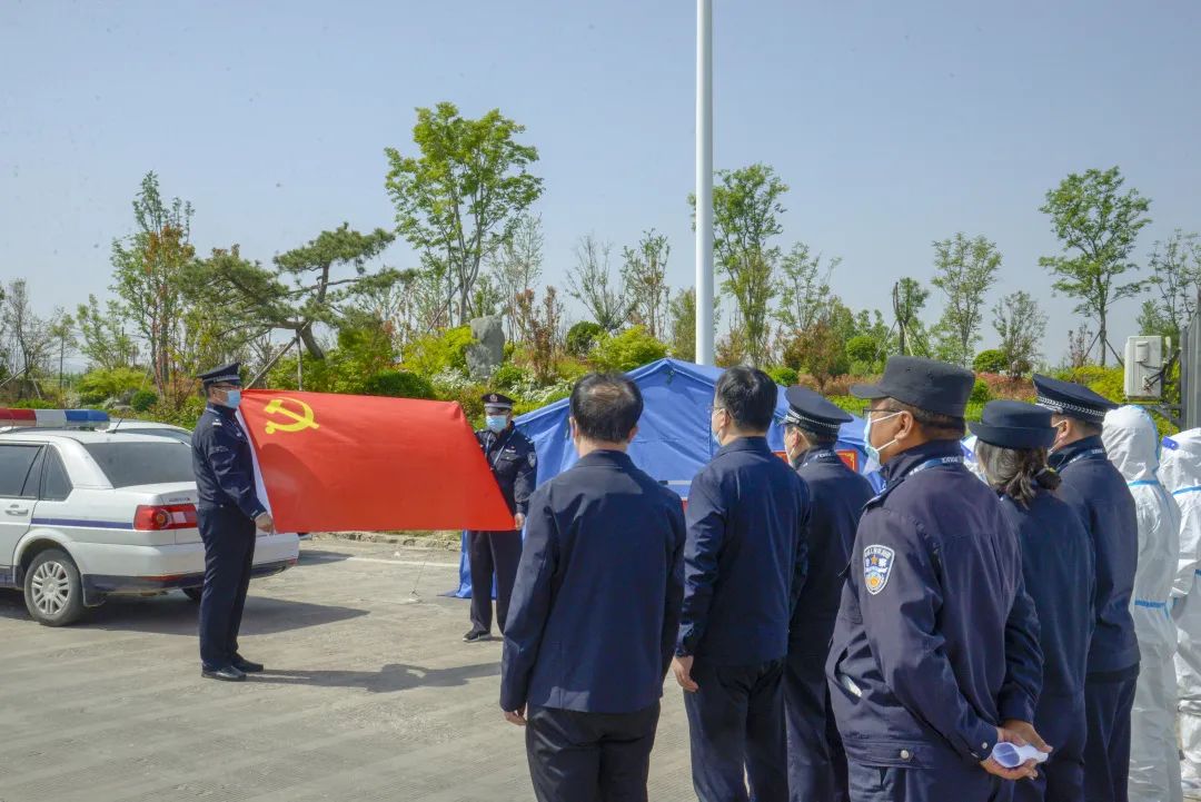 【政法铁军在“疫”线】万荣西高速疫情防控卡口成立临时党支部筑牢防疫“红色堡垒” 【政法铁军在“疫”线】万荣西高速疫情防控卡口成立临时党支部筑牢防疫“红色堡垒”