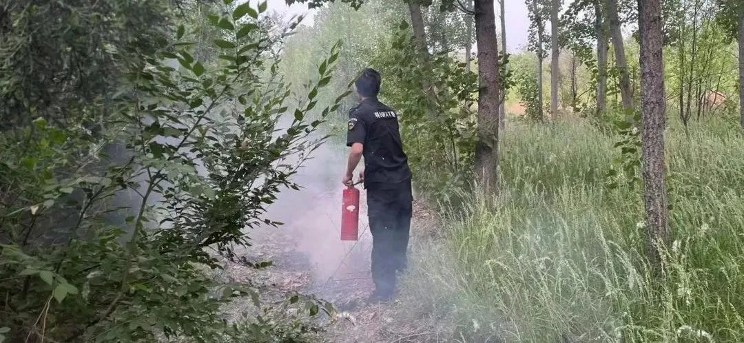 【暖心警事】晨练“偶遇”火情 特警秒变救火员 【暖心警事】晨练“偶遇”火情 特警秒变救火员