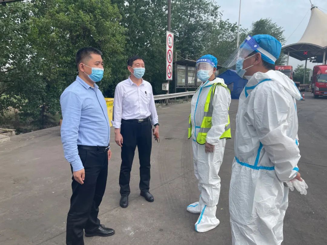 李冬青督导检查交通卡口疫情防控工作 李冬青督导检查交通卡口疫情防控工作
