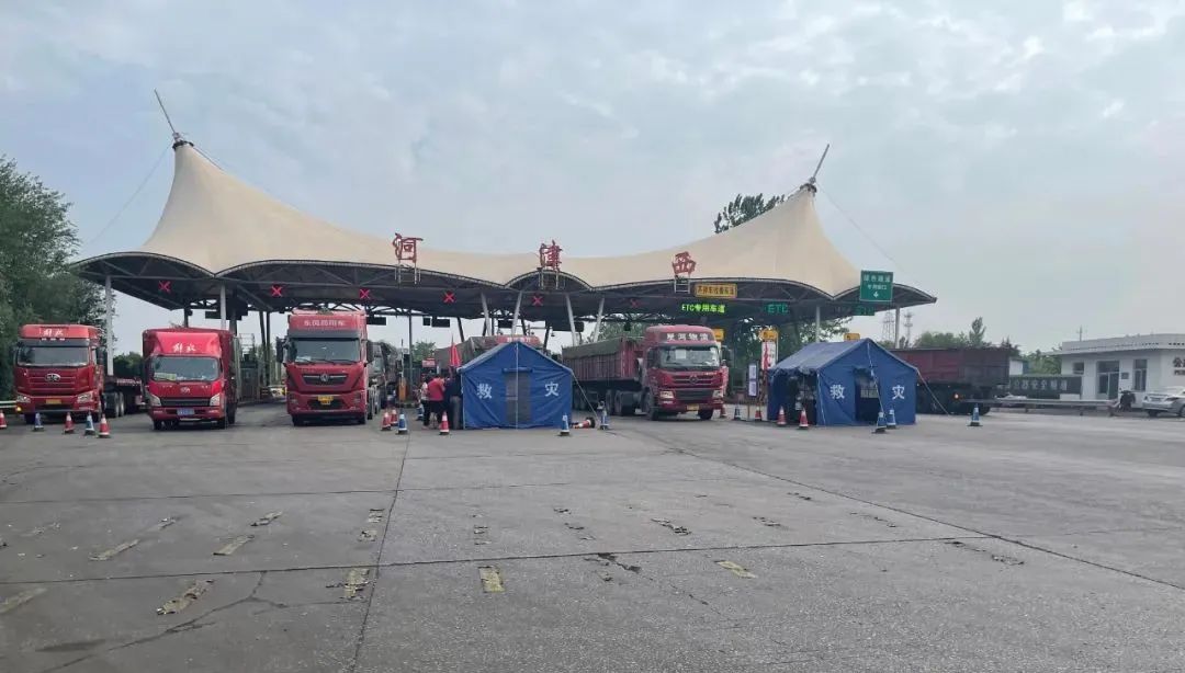 李冬青督导检查交通卡口疫情防控工作 李冬青督导检查交通卡口疫情防控工作