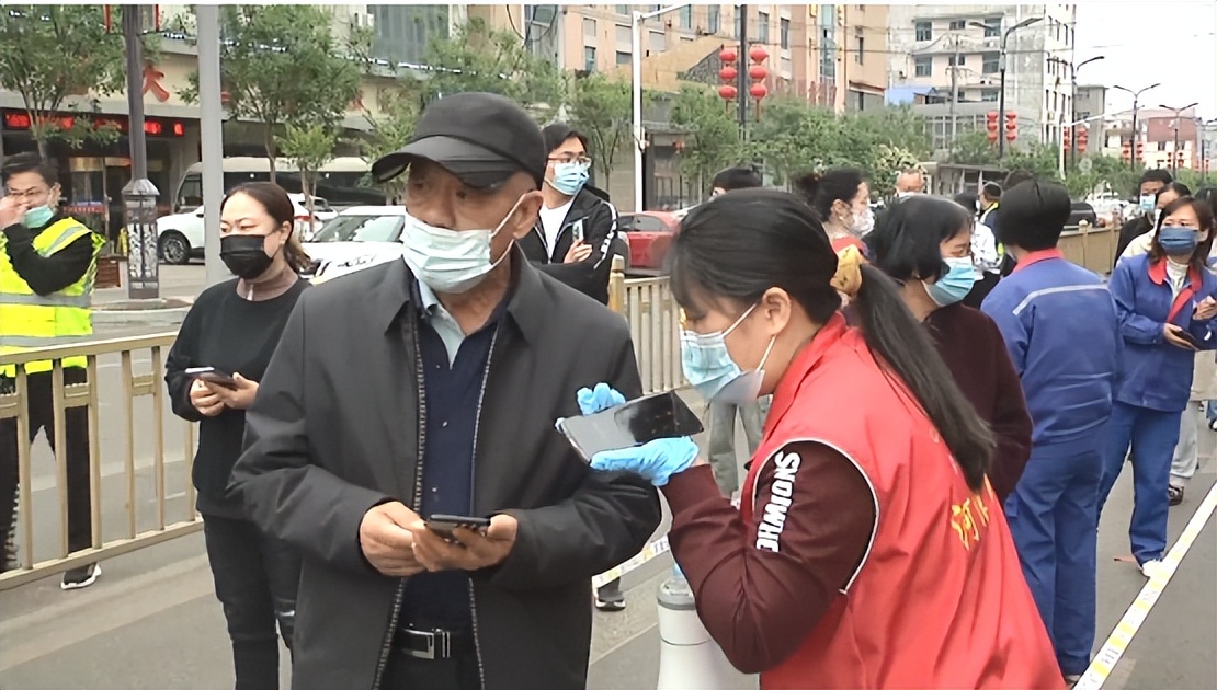 河津网格员董彩虹:文苑小区的“110” 河津网格员董彩虹:文苑小区的“110”