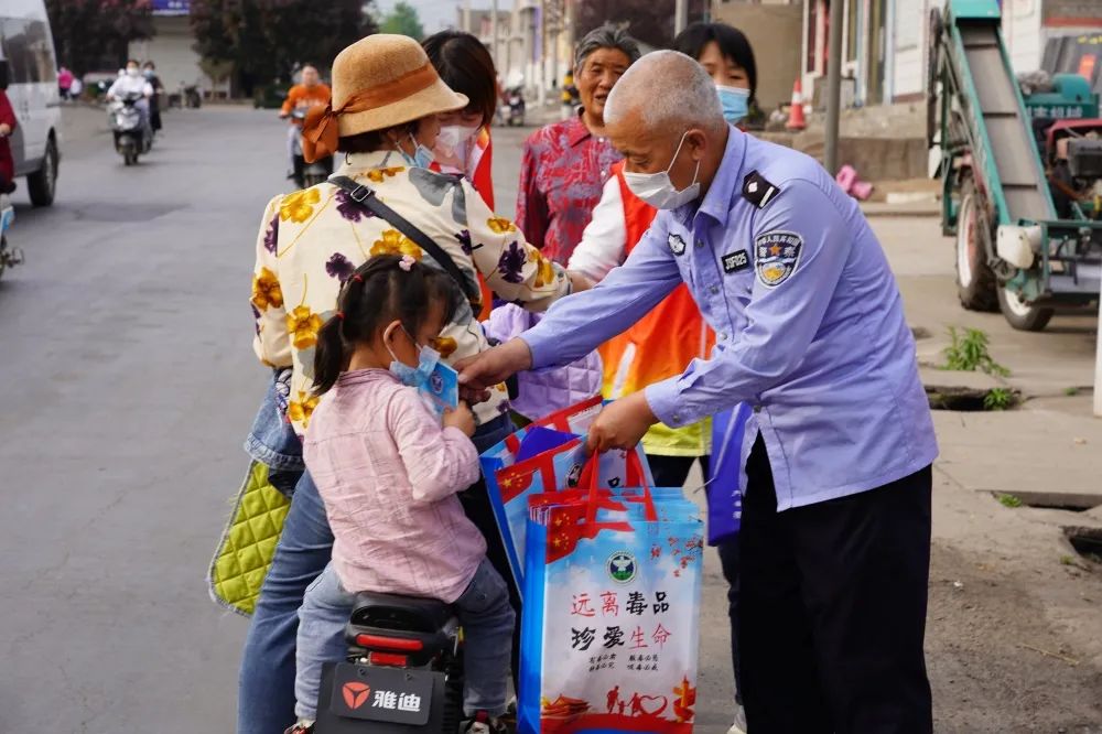 稷山公安:反诈宣传进乡村 防范知识入民心 稷山公安:反诈宣传进乡村 防范知识入民心
