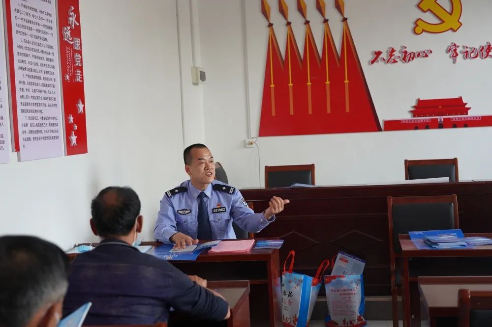 稷山公安:反诈宣传进乡村 防范知识入民心 稷山公安:反诈宣传进乡村 防范知识入民心