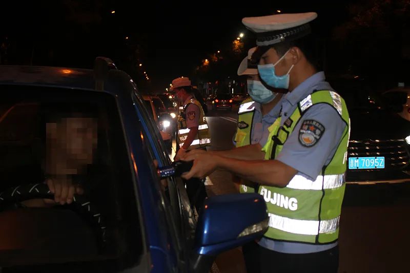 新绛交警扎实开展夏季突出交通违法行为专项整治“百日行动” 新绛交警扎实开展夏季突出交通违法行为专项整治“百日行动”