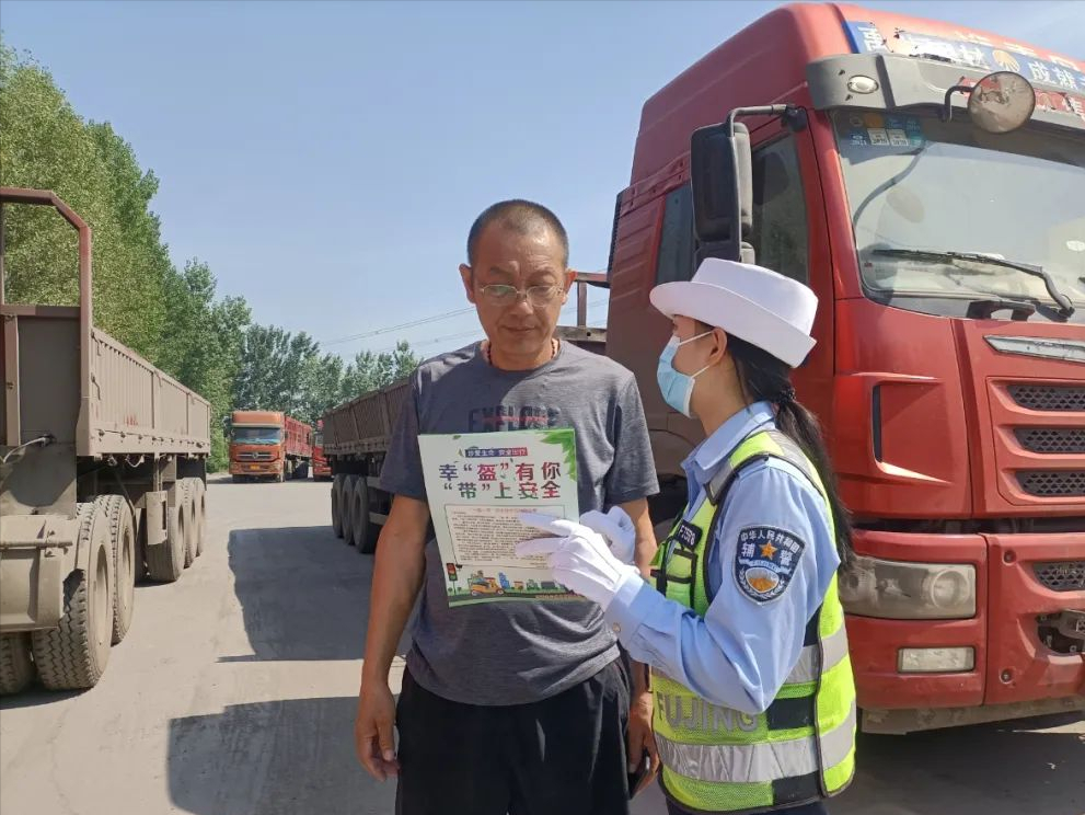新绛交警扎实开展夏季突出交通违法行为专项整治“百日行动”