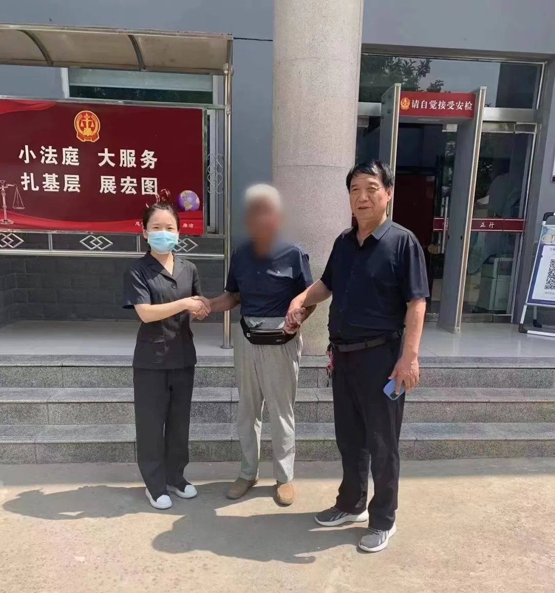 【我为群众办实事】诉前高效化纠纷,群众诚挚送锦旗 【我为群众办实事】诉前高效化纠纷,群众诚挚送锦旗