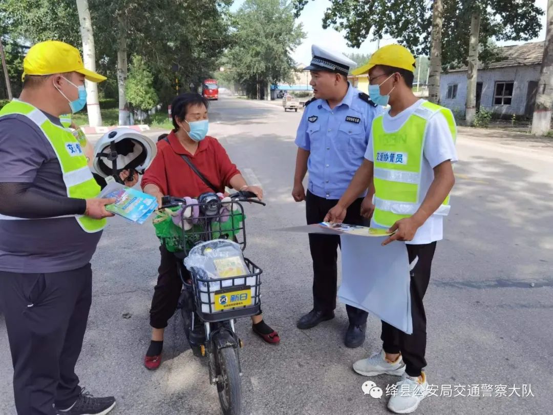 绛县交警开展精准化交通安全宣传
